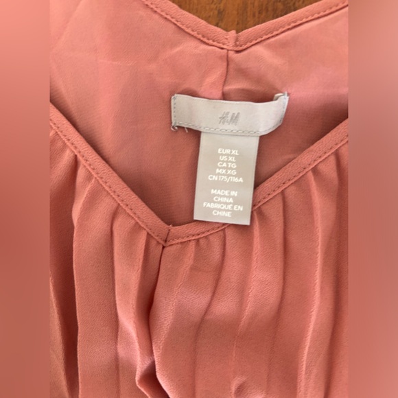 H&M Pleated Dress - Picture 2 of 2